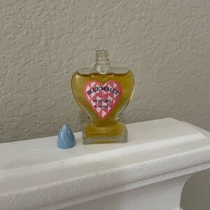 Antique aesthetic perfume